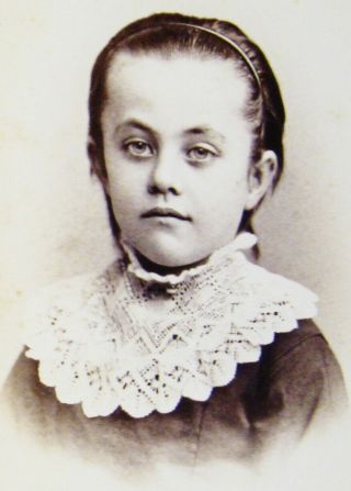 Antique Cdv Photo Little Girl Wearing Lovely Lace Collar Philadelphia