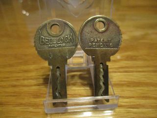 Two (2) Vintage Mills Novelty Co.  Chicago Slot Machine Brass Keys 2