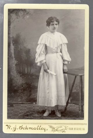 Cabinet Card Photo Of Lady In White By W J Schmalley Of Van Horne Ia