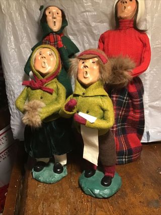 Vintage 1985 Byers Choice " The Carolers " Family Of 4 - Very Cute