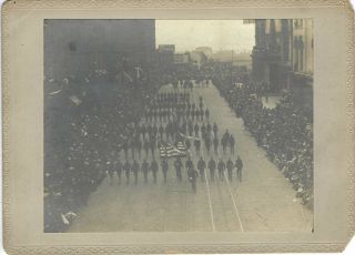 1524p Vntg Cabinet Card Wwi Us Military Marching In Parade W Flag United States
