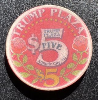 $5.  Trump Plaza Casino Chip - Atlantic City,  Jersey - 1986 - 1st.  Issue