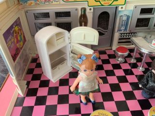 Teco 1988 Dixie’s Diner W/ Dixie,  Frankie,  refrigerator,  counter,  stools,  dishes 3