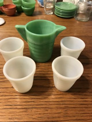 Akro Agate Childs Water Set 4 White Tumblers 1 Green Pitcher Concentric