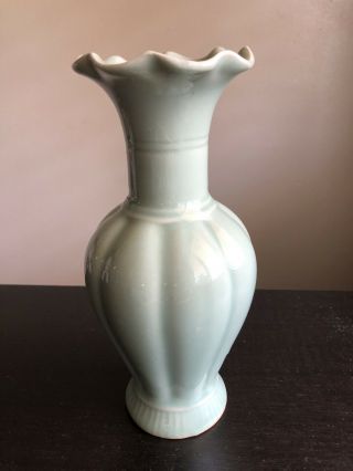 Fine Old Chinese Green Celadon Glazed Porcelain Vase Ruffle Rim Lobed Body Art