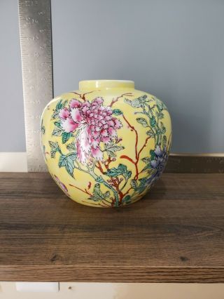 Vintage Japanese Porcelain Ginger Jar Vase Decorated In Hong Kong 6.  25  T