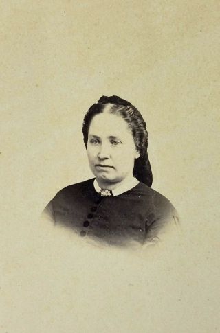 Cdv - Civil War Era Young Lady In Great Vignette Wilmington Delaware