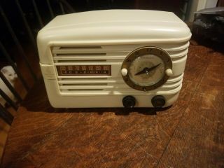 Vintage Emerson Model 671 - B Broadcast Clock Radio -