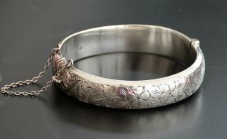 Pretty Ladies Vintage 925 Sterling Solid Silver Etched Design Bangle C.  1979