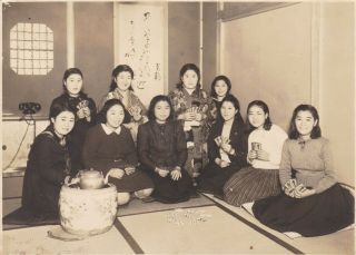 Vintage Photo Asia Japan Group Young Women Girl Playing Card Game Japanese At2