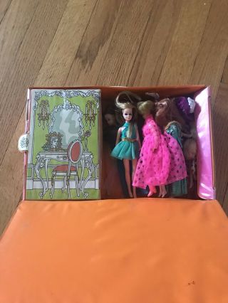 VINTAGE DAWN AND HER FRIENDS with Case,  Clothes,  and 5 dolls 3
