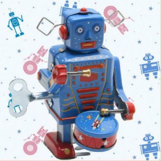 Retro Clockwork Wind Up Metal Walking Robot Toy Vintage Collectible Kids Gift