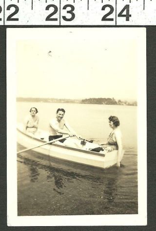 Vintage Old B&w Photo Man Rowing His Boat On Lake With 2 Girls 3012