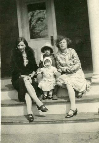 Ya38 Vintage Photo Mother With Her Sister And Children On Porch C 1920 