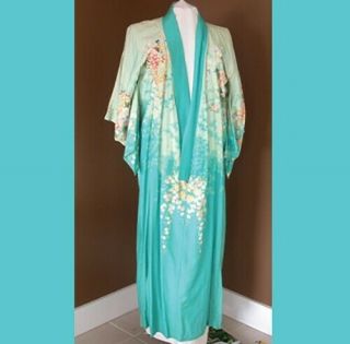 Vintage Lined Silk Kimono – Chrysanthemum Design,  Very Wearable