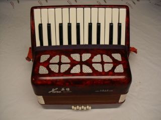 Vintage Hero Accordion Piano Keyboard,  8 Bass,  Squeezebox Made In Shanghai China