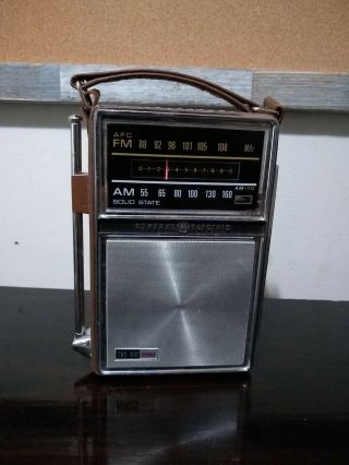 Vintage General Electric Ge P977e Portable Solid State Am/fm Transistor Radio