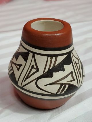 Vintage Indian Pottery Miniature Vase Signed 2.  5 " Native American Navajo