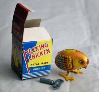 Vintage Pecking Chicken Metal Wind Up Tin Toy Made In China 1970 