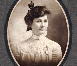 Pretty Girl W/ Pinned Watch - Early 1900s Cabinet Photo - Fritz - Reading,  Pa