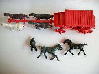1950s REL Western Stage Coach with 4 Horses.  and 1 figurine,  2 Horses 2