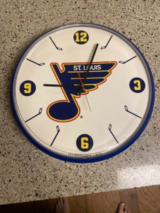 Vintage 1990 NHL St.  Louis Blues 13” around Plastic Wall Clock - EUC 2