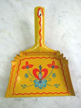 Vintage Childs Metal Dust Pan Yellow Red Heart Dutch 7.  5 X 6.  5 "