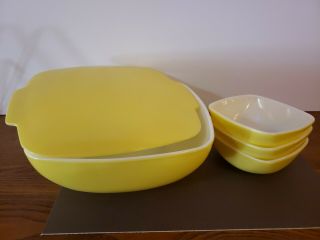 Vintage Pyrex Yellow Covered Casserole Dish And 3 Bowls A - 7 A - 36