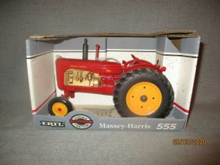 Ertl Vintage Massey - Harris 555 Tractor 1/16 Die Cast Metal - 1105 (tt - A3)