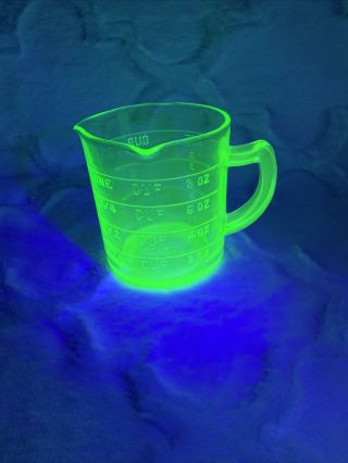 Vtg Kellogg’s Atomic Measuring Cup Vaseline Uranium Glowing Green 8 Oz