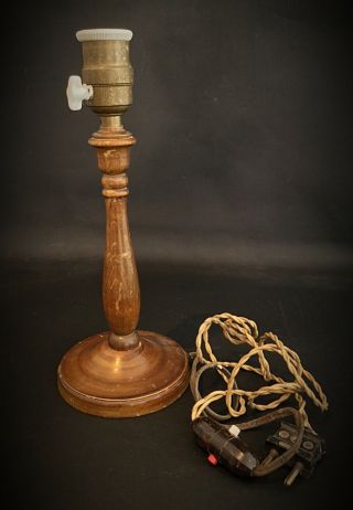 Ancien Vintage Pied De Lampe En Bois Tourné Interrupteur Douille En Porcelaine