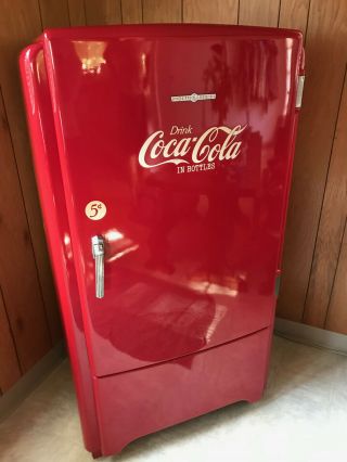 Vintage Ge Refrigerator 1939 / 1940 Decorated Coca Cola