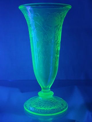 Vintage Uranium Green Depression Glass Floral Pattern Vase 15.  5cm