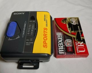Vintage Sony Sports Walkman Mega Bass Fm Am Radio Cassette Player Wm - Fs393