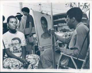 1971 Press Photo Festival Deborah Cox Chalk George Robinson Ethnic Black 8x10