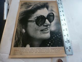 Vintage Wire Press Photo - Jackie Kennedy Onassis At John Jr Graduation 6/6/1983