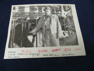 1985 Reginald Briggs Dairy Farmer At Shady Oaks Farm Vintage Glossy Press Photo