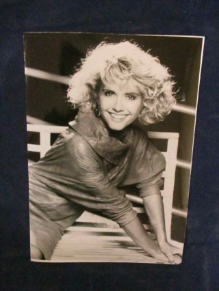 Vintage Olivia Newton - John Hollywood Actress Smiles Glossy Press Photo