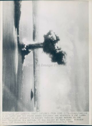 1944 Photo Ww2 Photo Japanese Landing Craft Explosion Bomb Inland Waters Navy