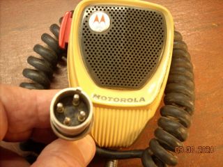 One Motorola Microphone Beige/gray Tmn6013a Red Ptt Vintage (3 Available)