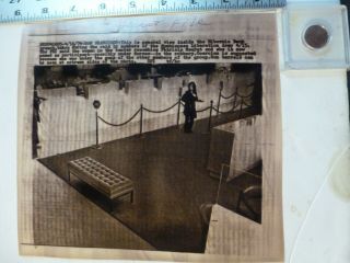 Vintage Wire Press Photo - Patty Hearst (sla Kidnap) Bank Lobby With Gun 4/16/1974