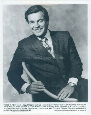 1990 Photo Robert Wagner Actor Celebrity Stage Screen Tv Takes Thief Man 8x10