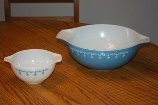 2 Vintage Pyrex Blue & White Snowflake Garland Mixing Bowls 4 Quart 1 1/2 Quart
