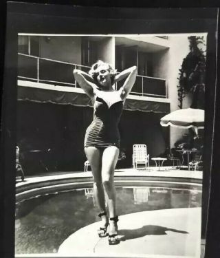 Gorgeous Vintage Contact Portrait Of Marilyn Monroe At Roosevelt Hotel