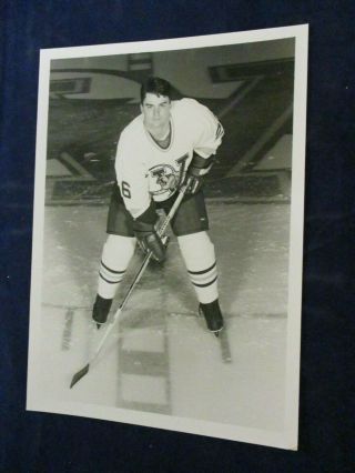 Vintage 26 Matt Johnson Hockey Player Glossy Press Photo