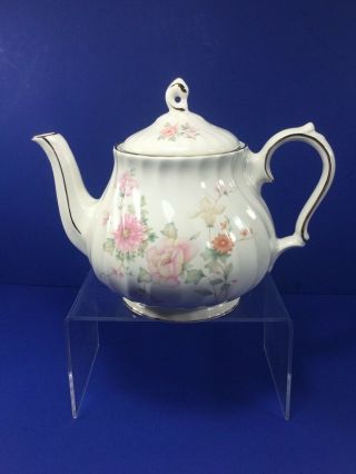 Vintage Sadler,  4 Cup Teapot,  4226,  White & Pink Floral W/ Gold Trim,  England
