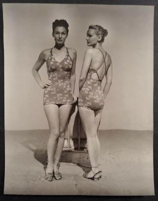 Models Bathing Suit Fashion Pinup Photo 1940s Platform Sandal Barefoot