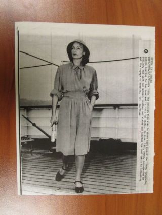 Vintage Ap Wire Press Photo Actress Greta Garbo Aboard Boat Liner Gripsholm