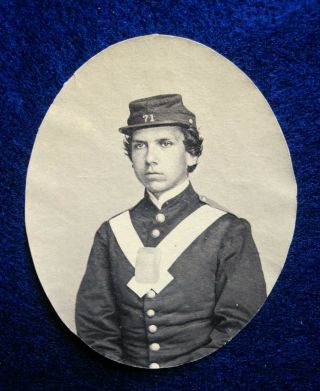 Cdv - Unmounted - Oval Cut Image Of 71st Ny Soldier.