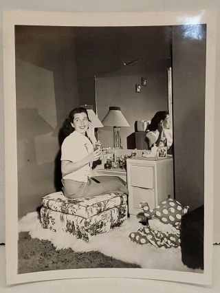 Vintage Gail Russell Dressing Room 4 " X 5 " B&w Ap / World Wide Photo